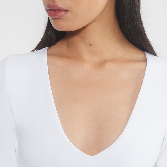 ARITZIA CONTOUR V-NECK LONG SLEEVE BODYSUIT - Picture 4 of 9